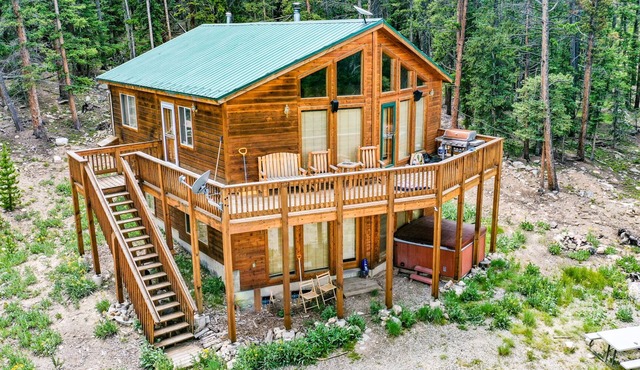 Family Friendly Home w/Game Room, Hot Tub, Telescope, Starlink Internet - Lunar View