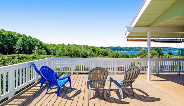 Family-Friendly Home with High-Speed WiFi, Water View, W/D, and Enclosed Yard