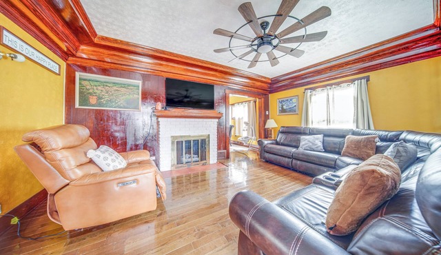 Family-Friendly Home: Walk to Lake Erie!
