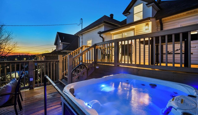 Family Friendly Home with Private Hot Tub, King Beds, Kids Room, Sleeps 9+