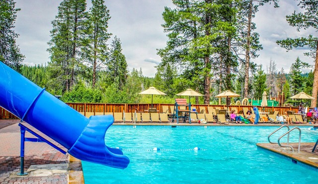 Family-Friendly Home with Shared Pool & Hot Tub - Access to Rec Center