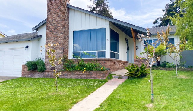 Family Friendly Homestead + 2 Aquarium Passes located 25 minutes from Monterey