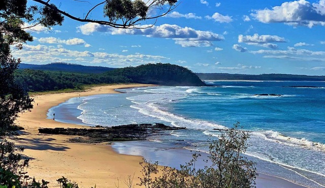 Family friendly house- 5 min walk to beach