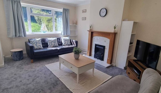 Family friendly house in Woodbridge, close to town with shops and restaurants.