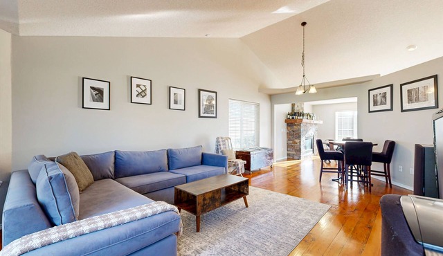 Family-Friendly House with Fireplace, Kitchen & Yard - Wineries Nearby