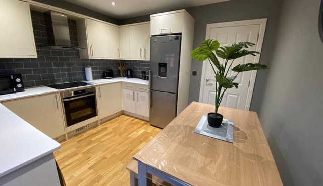 Family Friendly House suitable for contractors as well