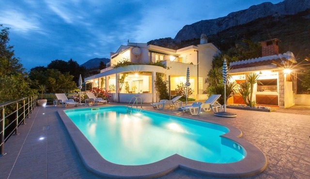 Family friendly house with a swimming pool Makarska (K-19796)
