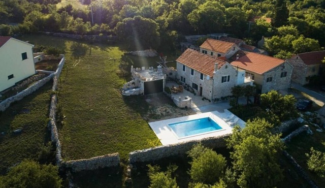 Family friendly house with a swimming pool Drniš, Zagora (K-19682)