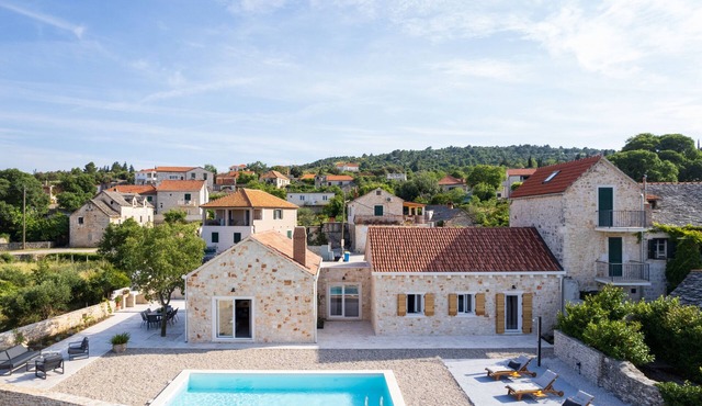 Family friendly house with a swimming pool Škrip, Brač (K-26024)