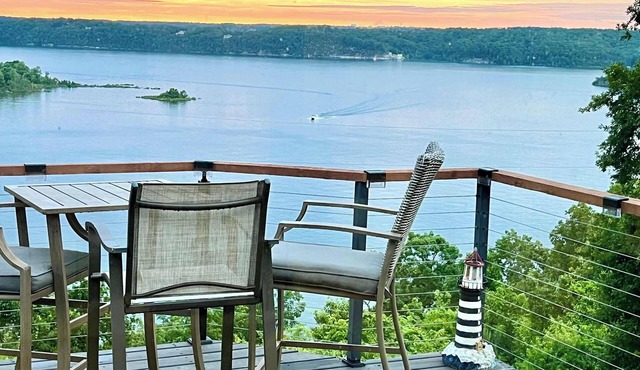 Family-Friendly House on Beaver Lake with a View!
