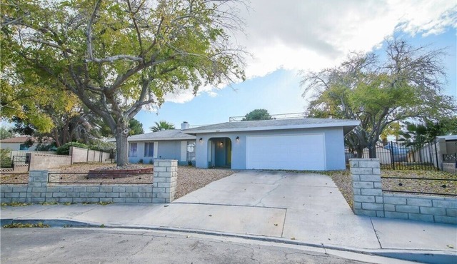 Family-Friendly House with Pool and Spacious Room