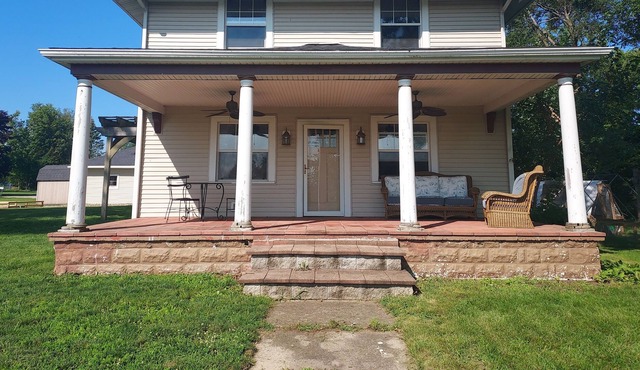 Family Friendly House Between Two Lakes