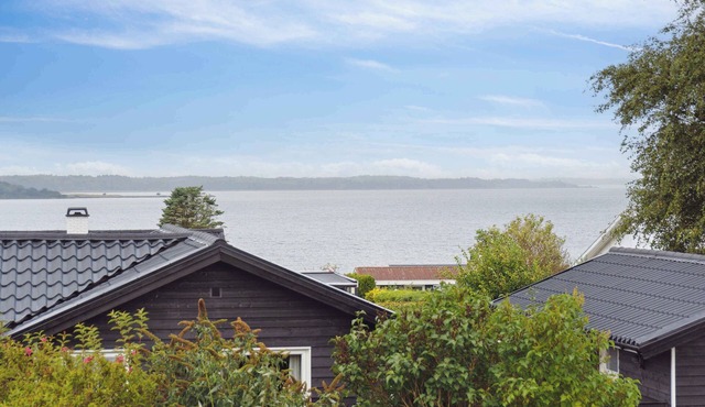 Family-friendly house with a view of the fjord