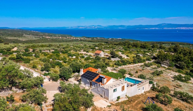 Family friendly house with a swimming pool Supetar, Brač (K-15280)