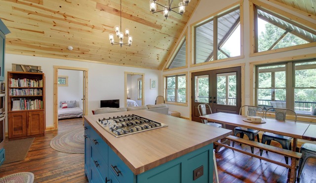 Family-Friendly Indiana Cabin w/Hot Tub & Decks