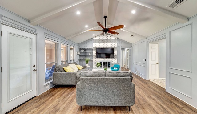 Family Friendly, King bed, Close to Highways, Games, Foosball, Grill