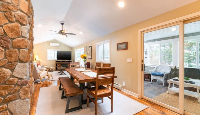 FAMILY-FRIENDLY, King Bed, Outdoor Space, Pet-Welcome - Intervale Lodge