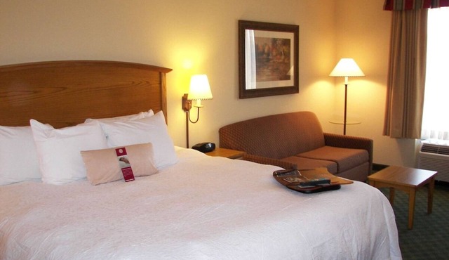 Family-Friendly Lake Retreat w/Seasonal Pool, Hot Breakfast & Nearby Attraction