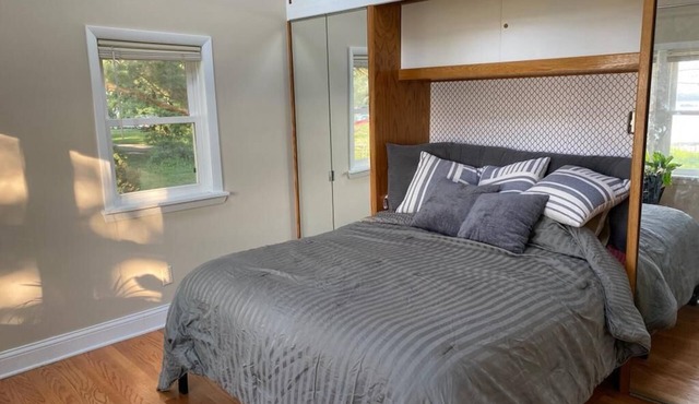 Family Friendly Lakefront Cottage w/Private Dock