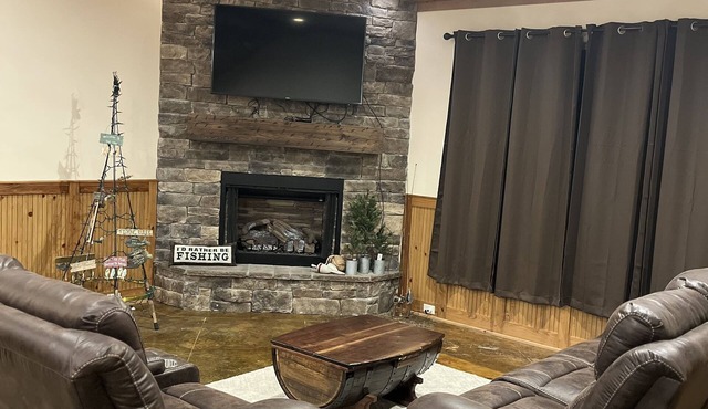 Family friendly Lake House on Lake Atkins! Now offering guided fishing