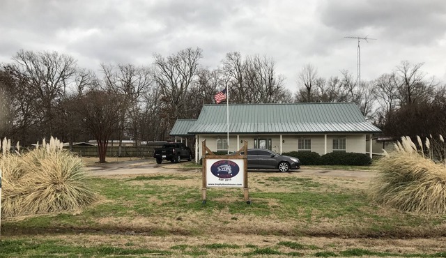 Family friendly lake house located at mid-west arm of Lake Fork