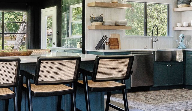 Family-Friendly Lake Retreat: Kayaks, Fire Pit, Views, and Award Winning Design