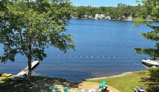 Family-Friendly Lake Cottage-Private Beach, Kayaks & Dock Access