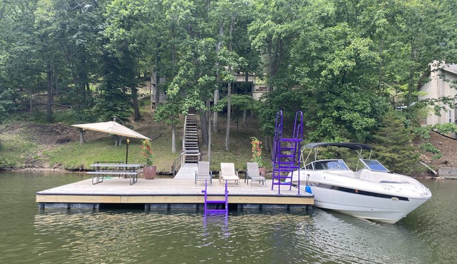 Family Friendly Lake House with Private Swim Dock, in Lake Ozark off HH