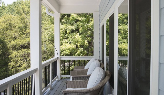 Family Friendly Lake House-Steps from Tims Ford Lake, private dock