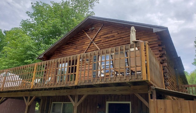 Family-friendly lakefront cabin nestled in the White Mountains!