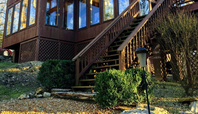 Family friendly lakefront chalet!