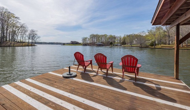Family Friendly Lakefront Home