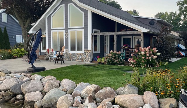 Family-Friendly Lakefront Home with Hot Tub and Kayaks