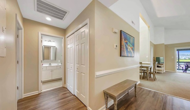 Family Friendly Lakefront Condo- Pools, Fishing & Fun in New Bern!