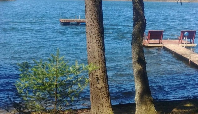 Family friendly lakefront cottage