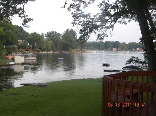 Family Friendly Lakefront Oasis! Huge Deck-Pets Welcome