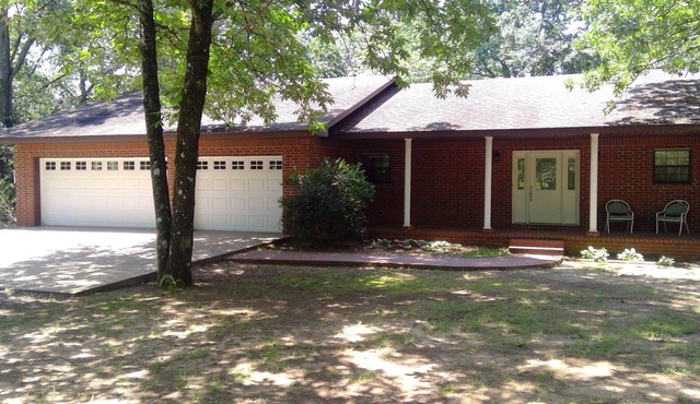 Family Friendly Lakefront House on Greers Ferry Lake 1/2 mile to Marina, Boating