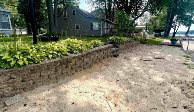 Family-Friendly lakefront cottage on Secord Lake