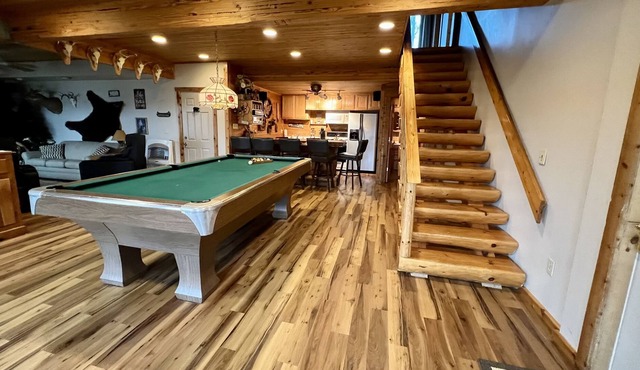 Family Friendly Lakefront Log Home Near Grand Rapids, Mi
