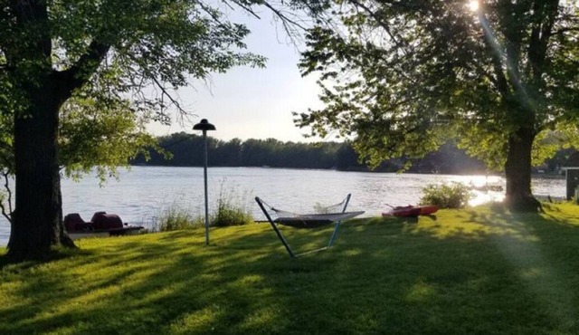 Family-friendly lakefront cabin with large outdoor space!