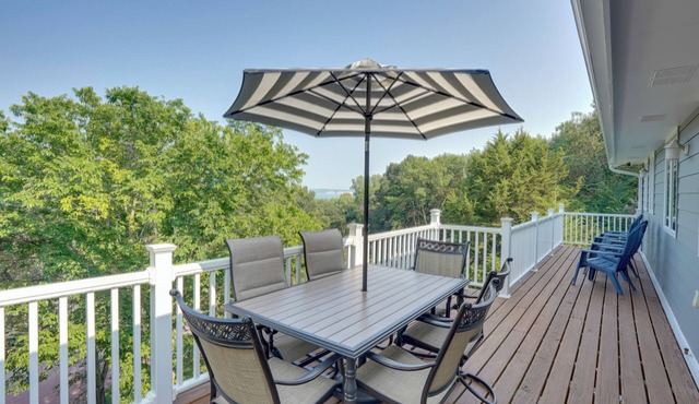 Family-Friendly ‘Lakeview Cottage’ w/Deck & View