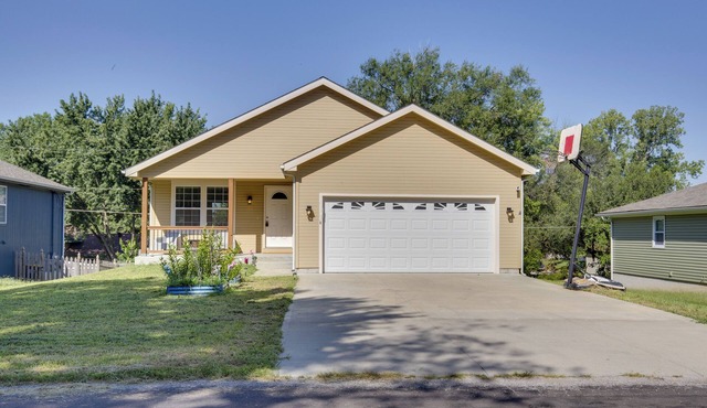 Family-Friendly Lansing Home with Covered Balcony!