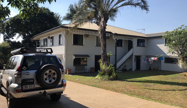 Family Friendly- Large Home Apartment (Free NETFLIX, WI-Fi, Air con, BBQ)