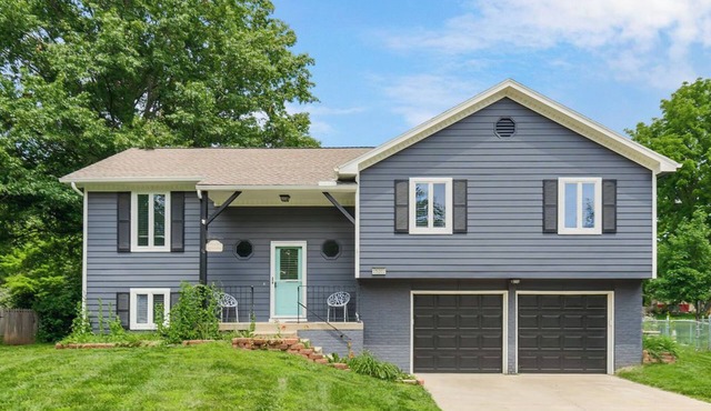 Family-Friendly Lenexa Home ~ 3BR, Game Room, 2 King Beds & Patio