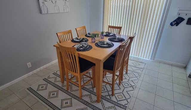 Family-friendly, Less than 5 minutes from Kings Bay, water park huge backyard.n