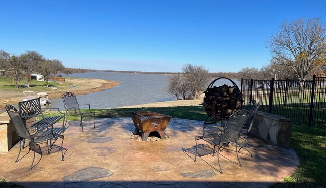Family Friendly Lewisville Lakefront house