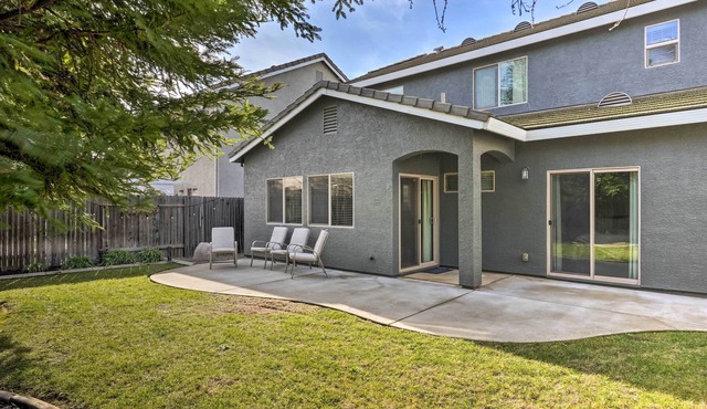 Family-Friendly Lincoln Home: 8 Mi to Casino!