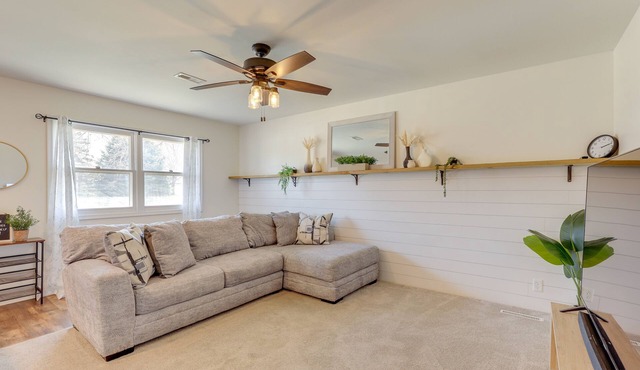 Family-Friendly Lincoln Home w/Sandbox & Grill!