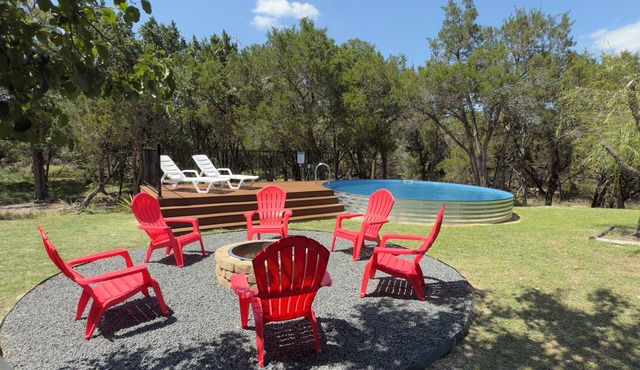 Family-Friendly Log Cabin, Pool, Pickleball, Modern Comfort in Hill Country
