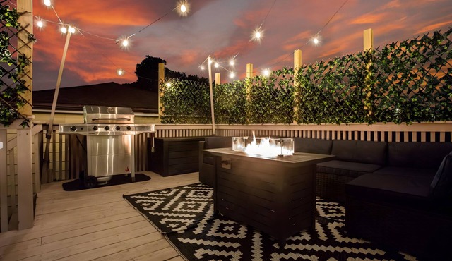 Family Friendly, Lovely 6 Bd Retreat w/Game Room, Back Deck & Bar